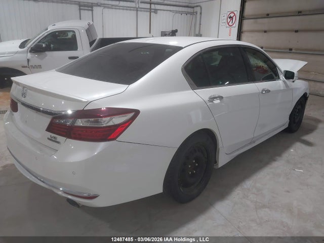 1HGCR3F9XGA800711 Honda Accord Touring