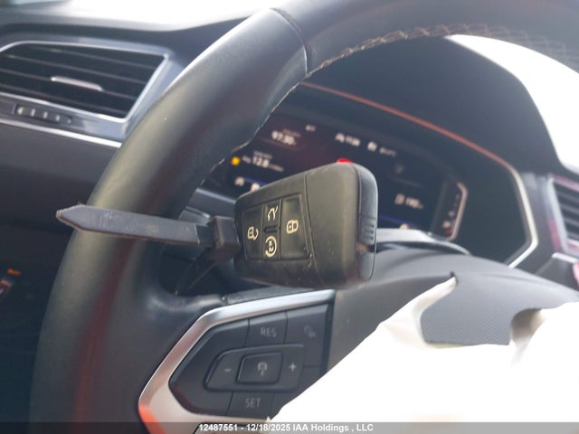 3VV2B7AXXNM115198 Volkswagen Tiguan Comfortline