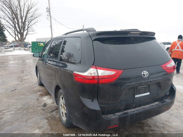 Aukcja sprzedaży 2017 Toyota Sienna Le, vin: 5TDKZ3DC8HS841531, numer aukcji: 12487688
