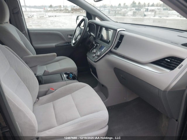 Aukcja sprzedaży 2017 Toyota Sienna Le, vin: 5TDKZ3DC8HS841531, numer aukcji: 12487688