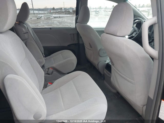 Aukcja sprzedaży 2017 Toyota Sienna Le, vin: 5TDKZ3DC8HS841531, numer aukcji: 12487688