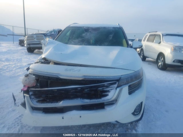 Продажа на аукционе авто 2022 Kia Seltos Sx Turbo W/black Interior/sx Turbo W/burgundy Interior, vin: KNDETCA29N7345900, номер лота: 12488523