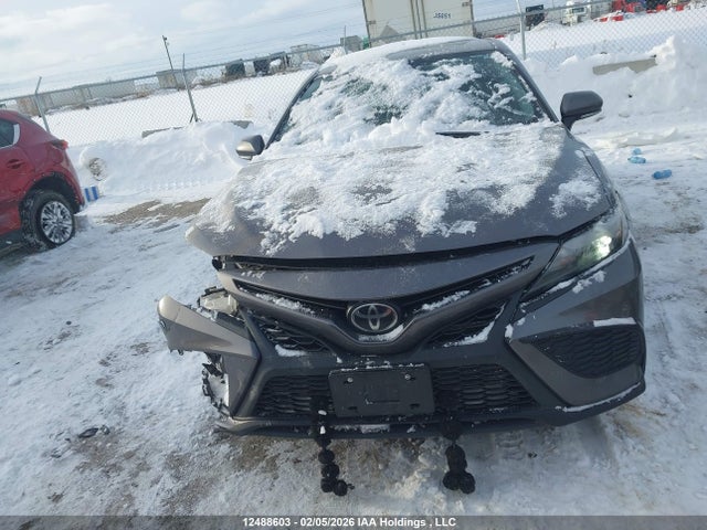 12488603 :رقم المزاد ، 4T1G11AK2NU693831 vin ، 2022 Toyota Camry Se مزاد بيع