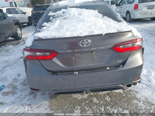 12488603 :رقم المزاد ، 4T1G11AK2NU693831 vin ، 2022 Toyota Camry Se مزاد بيع