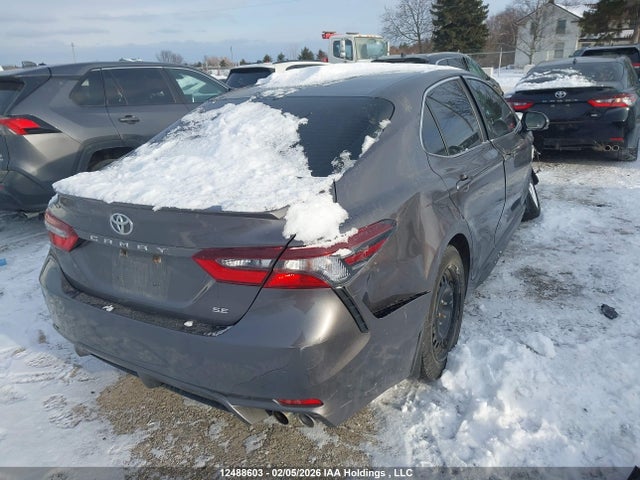 12488603 :رقم المزاد ، 4T1G11AK2NU693831 vin ، 2022 Toyota Camry Se مزاد بيع