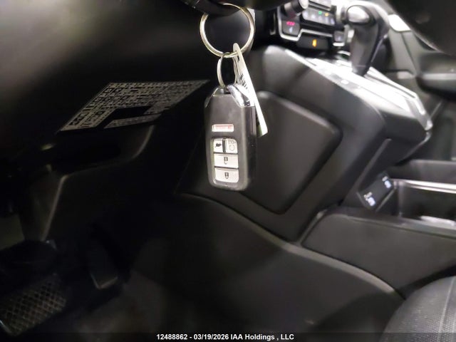2HKRW1H22NH000142 Honda CR-V LX