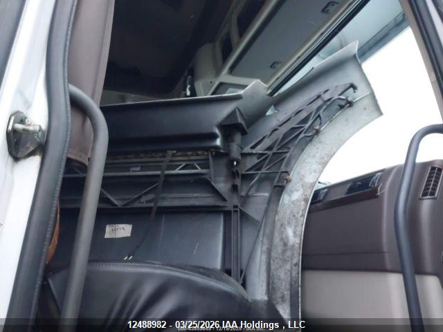 4V4NC9EH1JN998927 Volvo Vvn