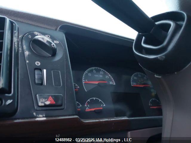 4V4NC9EH1JN998927 Volvo Vvn