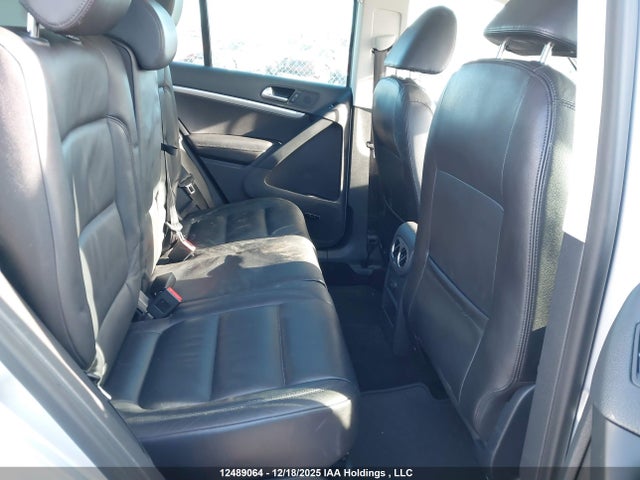 Volkswagen Tiguan Highline 2017 WVGLV7AX2HK030583 Image 8
