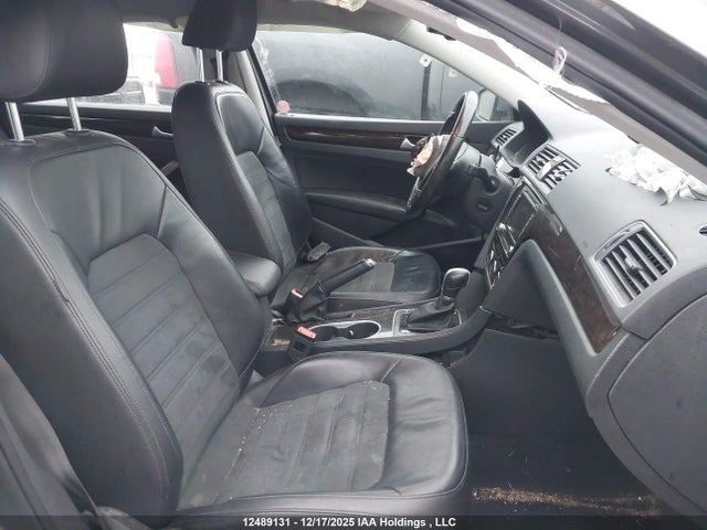 1VWCV7A36FC068954 Volkswagen PASSAT SEL
