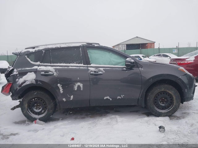 2T3ZFREV9JW496704 Toyota RAV4 LE