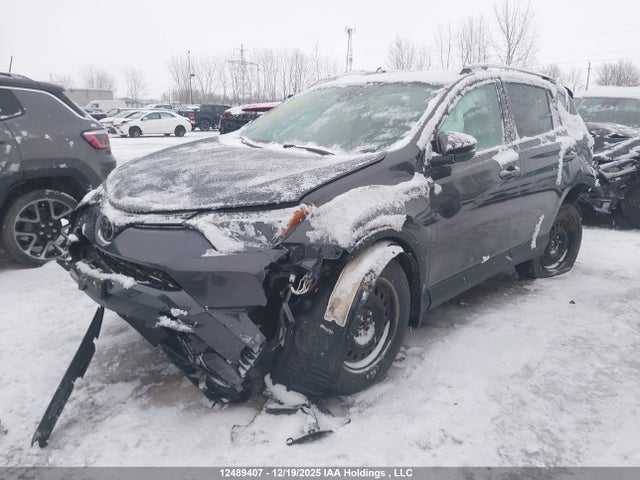 2T3ZFREV9JW496704 Toyota RAV4 LE