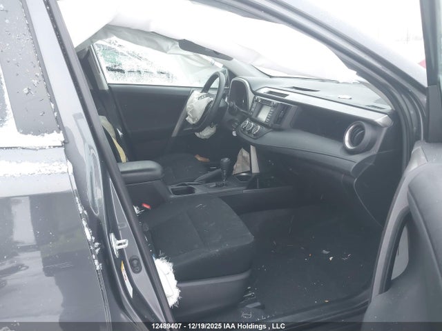 2T3ZFREV9JW496704 Toyota RAV4 LE