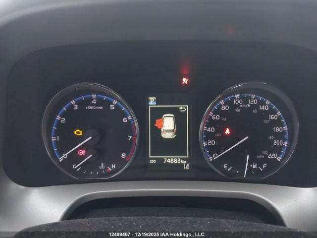 2T3ZFREV9JW496704 Toyota RAV4 LE