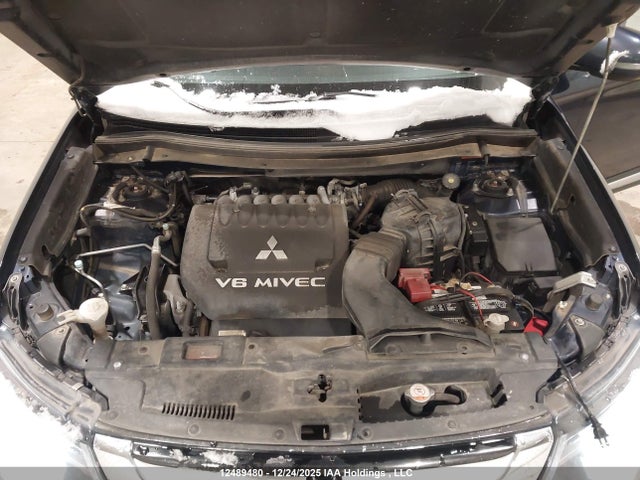 JA4JZ3AX1GZ600629 Mitsubishi Outlander Se