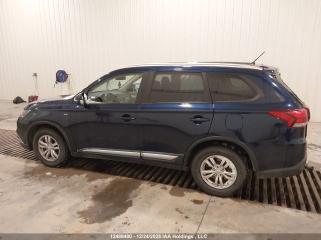 JA4JZ3AX1GZ600629 Mitsubishi Outlander Se