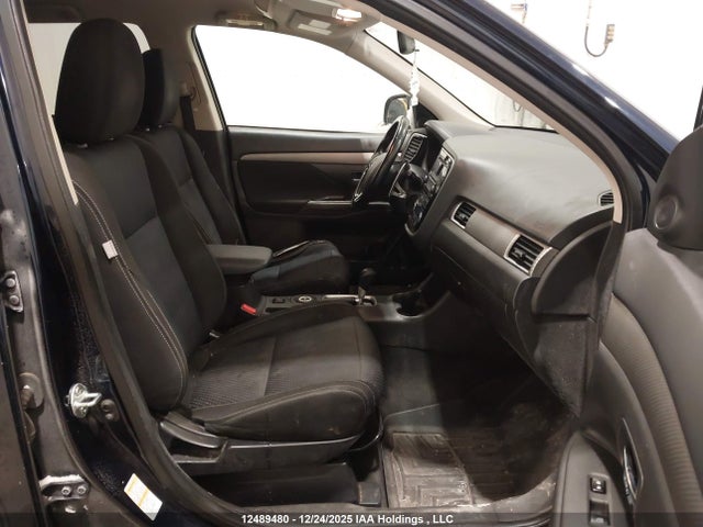 JA4JZ3AX1GZ600629 Mitsubishi Outlander Se