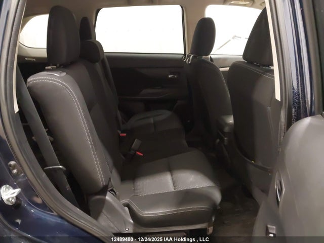 JA4JZ3AX1GZ600629 Mitsubishi Outlander Se