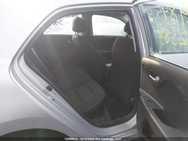 3KPA25AD5NE512588 KIA Rio Lx Premium/lx+