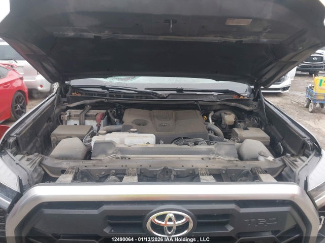 Продаж на аукціоні авто 2024 Toyota Tundra Limited 4x4, vin: 5TFJA5DB0RX233486, номер лоту: 12490064
