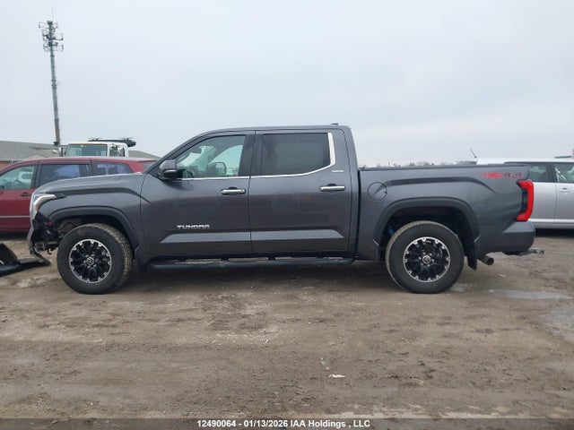 Продаж на аукціоні авто 2024 Toyota Tundra Limited 4x4, vin: 5TFJA5DB0RX233486, номер лоту: 12490064