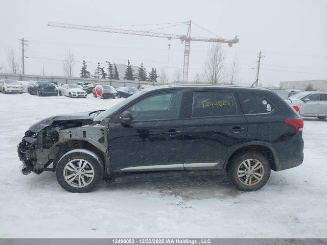 JA4JZ3AX2GZ604379 Mitsubishi Outlander Se