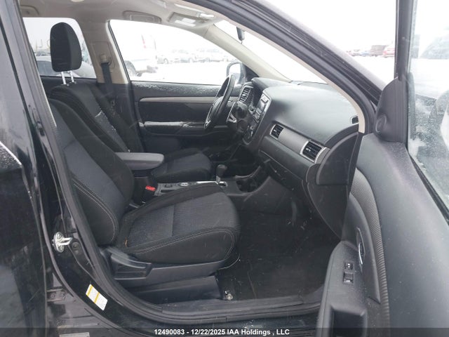JA4JZ3AX2GZ604379 Mitsubishi Outlander Se