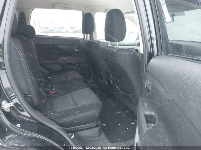 JA4JZ3AX2GZ604379 Mitsubishi Outlander Se