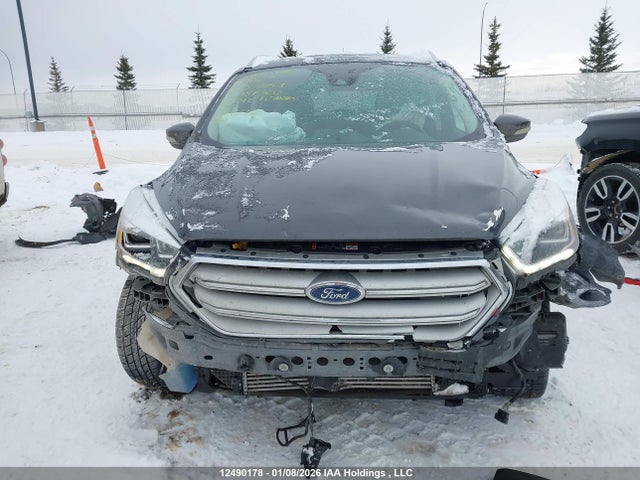 1FMCU9J97JUD52761 Ford Escape Titanium