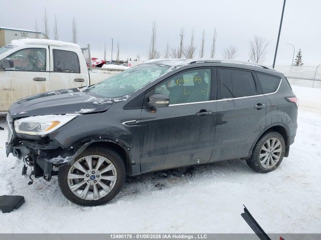 1FMCU9J97JUD52761 Ford Escape Titanium