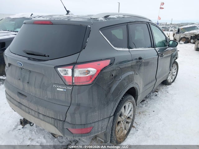 1FMCU9J97JUD52761 Ford Escape Titanium
