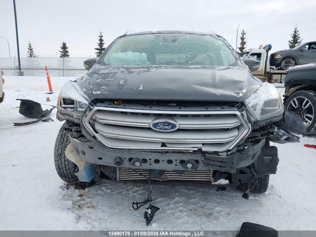 1FMCU9J97JUD52761 Ford Escape Titanium