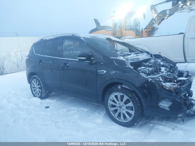 1FMCU9J90JUD44923 Ford Escape Titanium