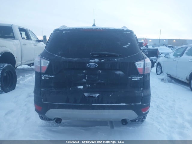 1FMCU9J90JUD44923 Ford Escape Titanium