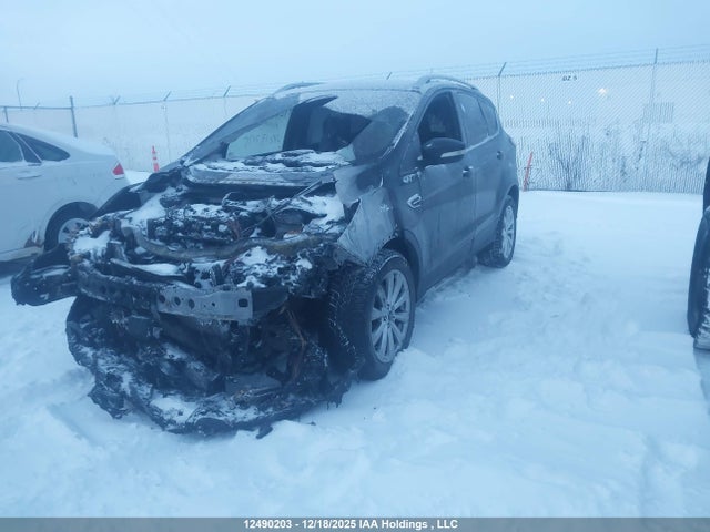 1FMCU9J90JUD44923 Ford Escape Titanium