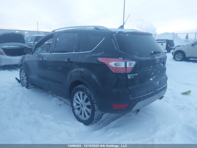 1FMCU9J90JUD44923 Ford Escape Titanium