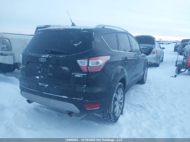 1FMCU9J90JUD44923 Ford Escape Titanium