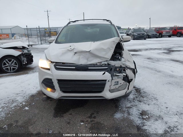 1FMCU9GXXEUC94821 Ford ESCAPE SE