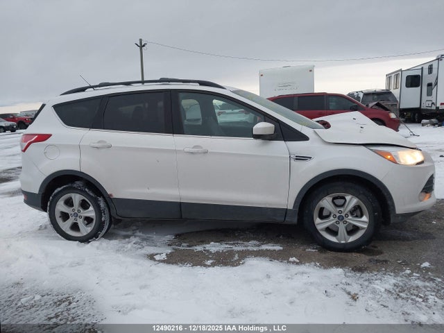 1FMCU9GXXEUC94821 Ford ESCAPE SE