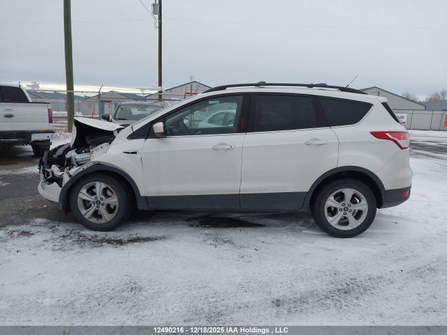 1FMCU9GXXEUC94821 Ford ESCAPE SE