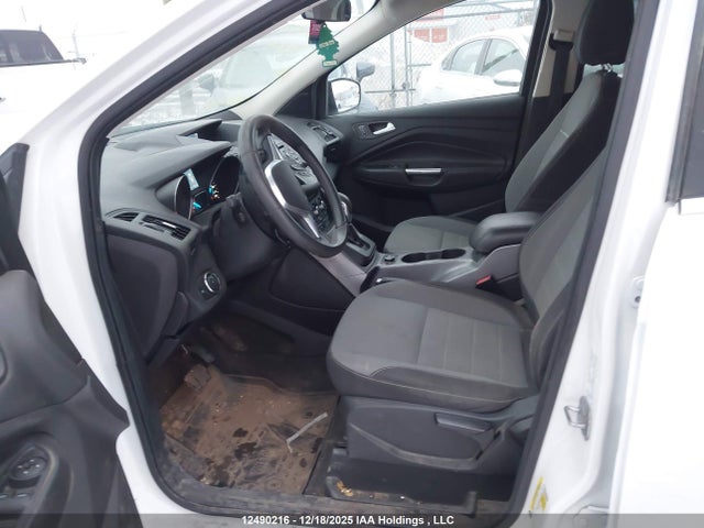 1FMCU9GXXEUC94821 Ford ESCAPE SE