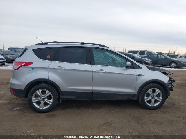 1FMCU9GX9FUB43213 Ford ESCAPE SE