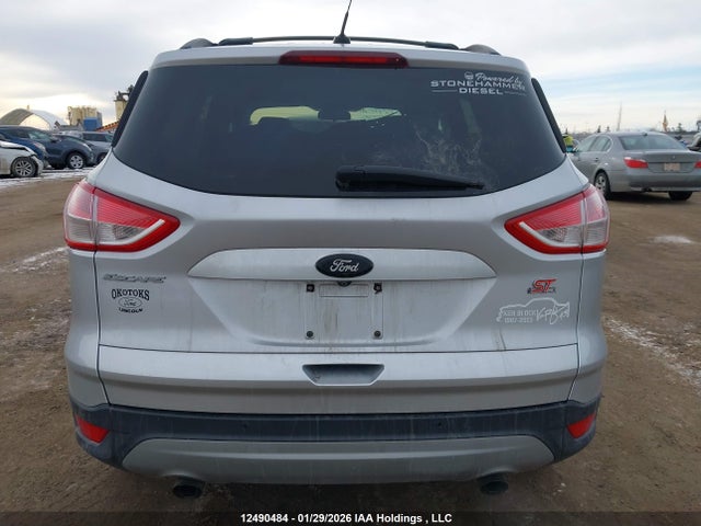 1FMCU9GX9FUB43213 Ford ESCAPE SE