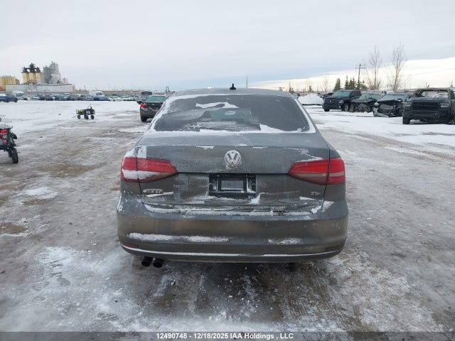 3VWD67AJ3GM318957 Volkswagen JETTA SE