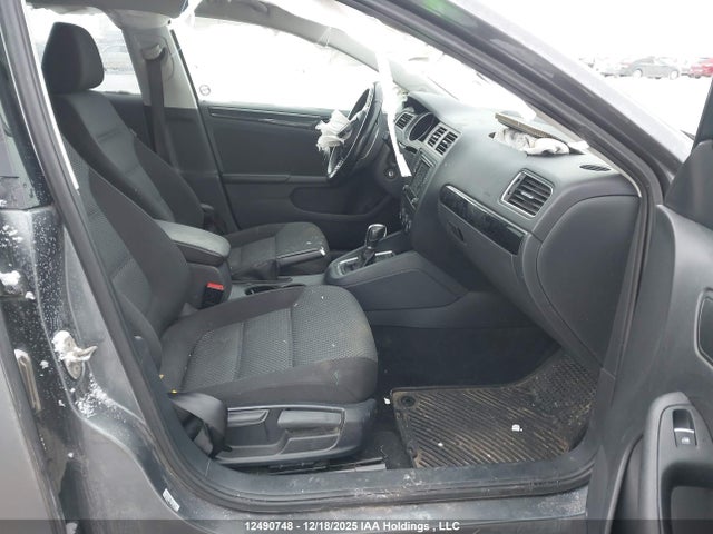 3VWD67AJ3GM318957 Volkswagen JETTA SE