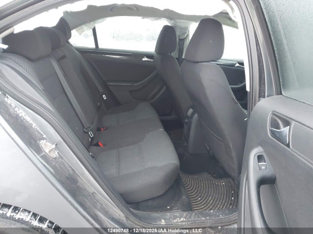 3VWD67AJ3GM318957 Volkswagen JETTA SE