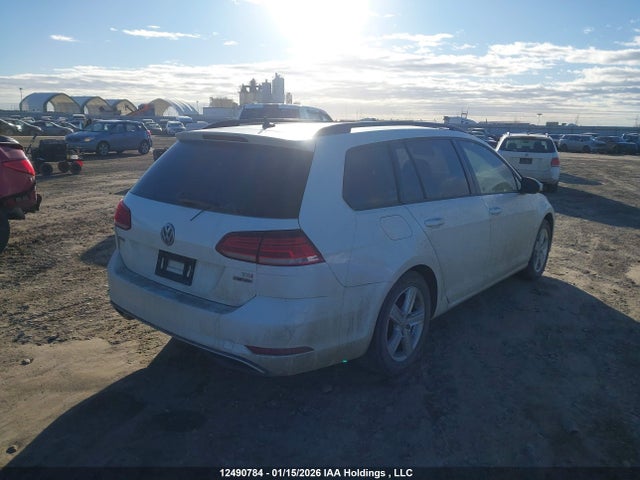 3VW117AU0JM765281 Volkswagen Golf Sportwagen S