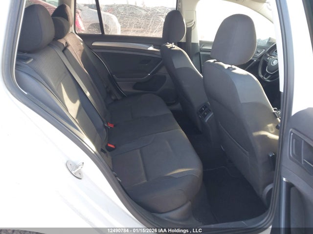 3VW117AU0JM765281 Volkswagen Golf Sportwagen S