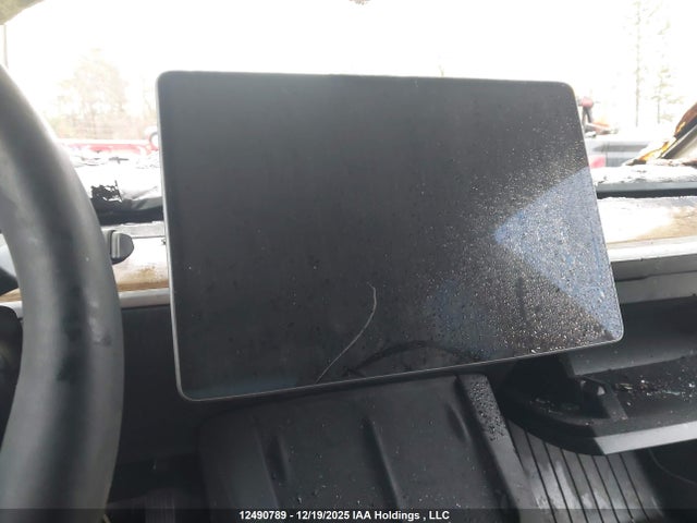 5YJ3E1EB6NF117136 Tesla MODEL 3