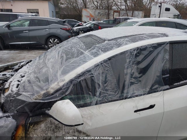 5YJ3E1EB6NF117136 Tesla MODEL 3